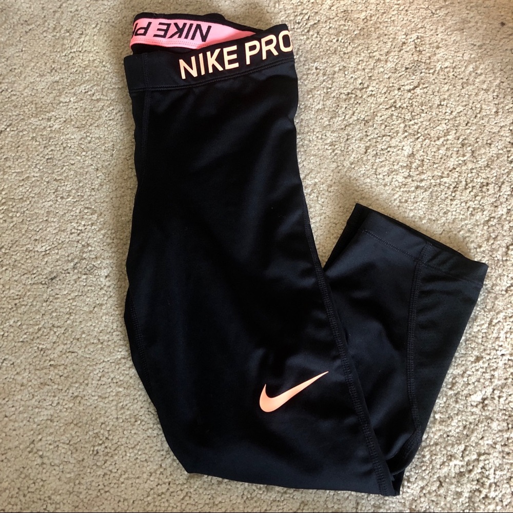 Nike Pro Cropped Workout Leggings